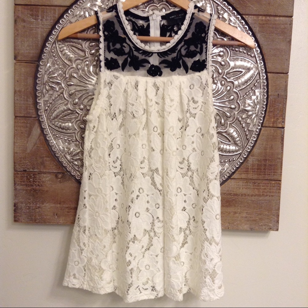 ROMEO + JULIET COUTURE - Boho Lace Flowy Tank Top